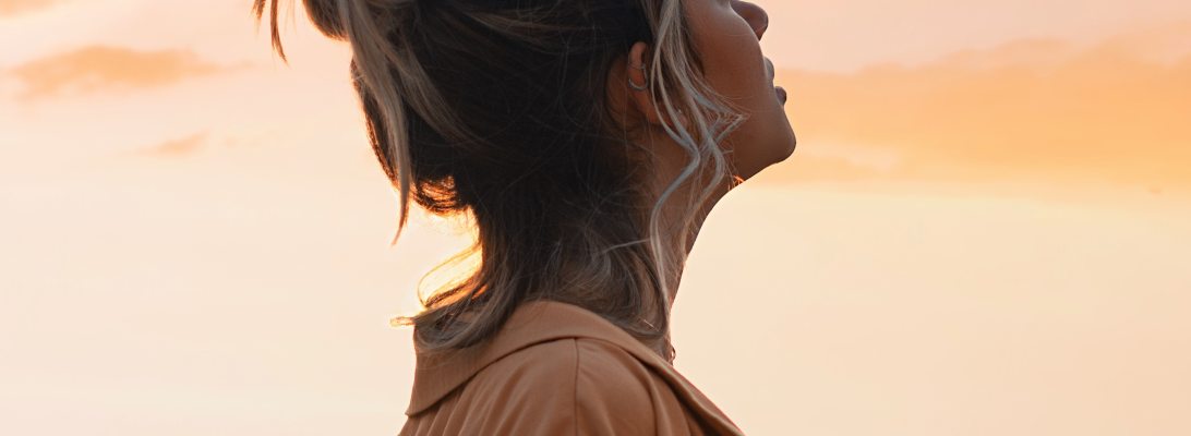 woman-looking-towards-the-sky-